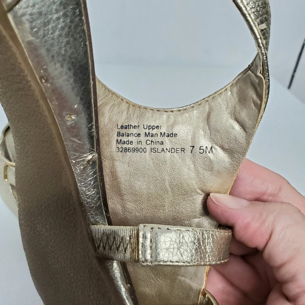 *SOLD* Fergie Islander Leather Thong Sandals - Picture 5 of 10